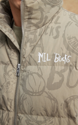 杰克琼斯NBA联名雄鹿队男装冬季羽绒服字母满印宽松款立领外套 商品图4