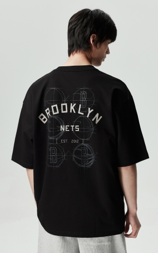 杰克琼斯NBA篮网队联名宽松舒适休闲百搭胶印logo印花上衣 商品图3