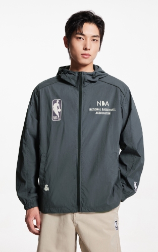 杰克琼斯NBA联名款男装秋季夹克外套时尚字母胶印宽松防晒上衣 商品图1