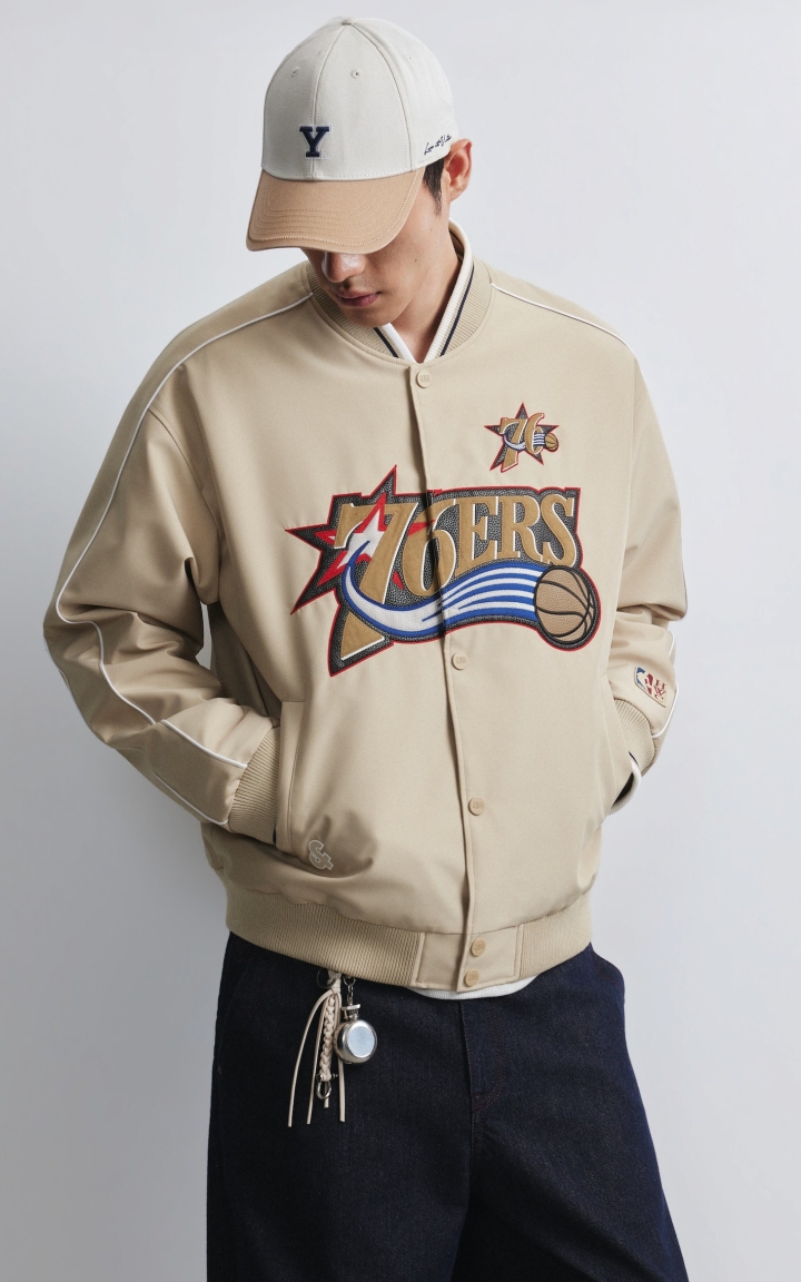 【HWC传奇球星_阿伦.艾佛森系列】[复古球标76人队]杰克琼斯男装秋冬新款棒球服廓形夹克外套棉服PU拼贴刺绣 商品大图